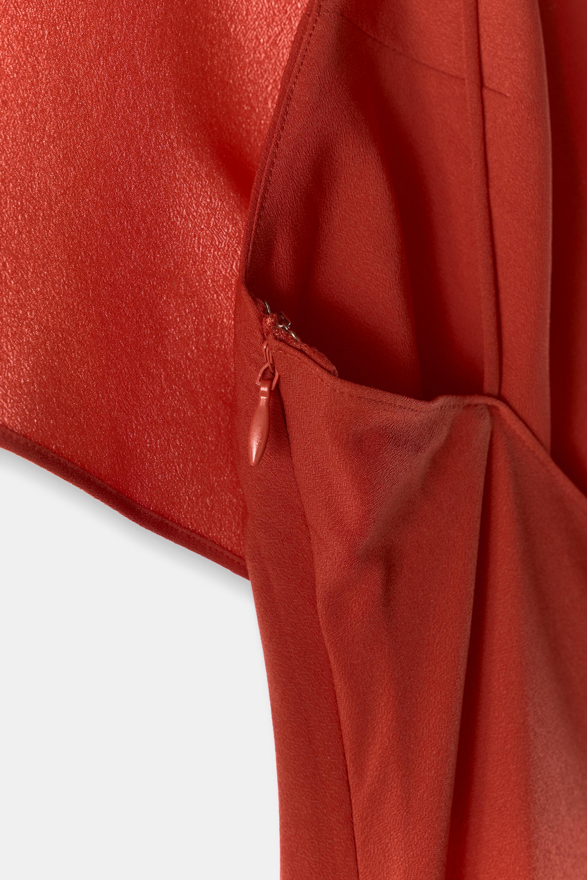 ROBE LONGUE EN GEORGETTE À CAPE